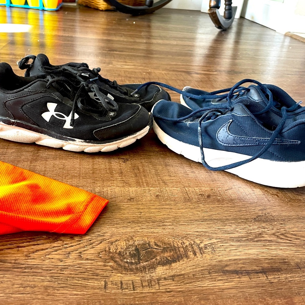 2 pair of Sneakers for youth boy . Size 4 .
